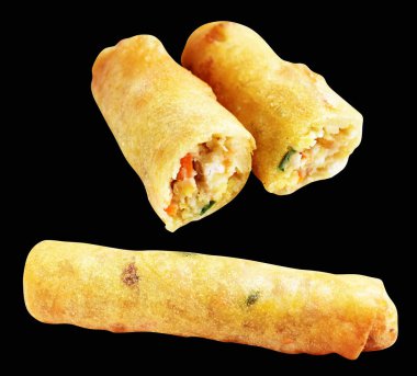 Kırmızıda kızartılmış altın sarısı börekler kırpma yolu ile izole edilmiş, siyah arka planda gölge yok, Vietnam mutfağı, Çin yemeği