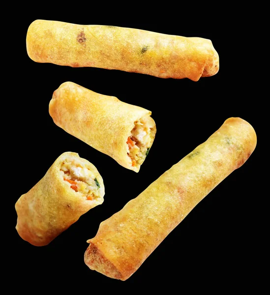 Kırmızıda kızartılmış altın sarısı börekler kırpma yolu ile izole edilmiş, siyah arka planda gölge yok, Vietnam mutfağı, Çin yemeği