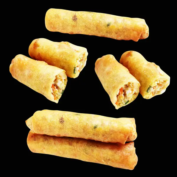 Kırmızıda kızartılmış altın sarısı börekler kırpma yolu ile izole edilmiş, siyah arka planda gölge yok, Vietnam mutfağı, Çin yemeği