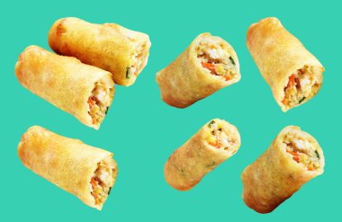 Kırmızıda kızartılmış altın sarısı börekler kırpma yolu ile izole edilmiş, yeşil arka planda gölge yok, Vietnam mutfağı, Çin yemeği