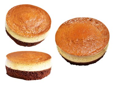 Fırınlanmış karamel gateau flan ya da kremalı şifon kek, Karamelli flan şifonlu kek izole edilmiş, beyaz arka planda kırpma yolu olmayan gölge yok.