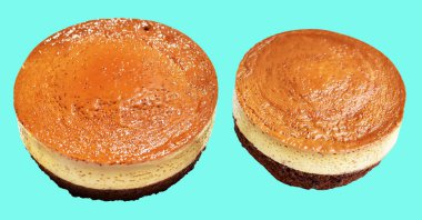 Fırınlanmış karamel gateau flan veya kremalı şifonlu kek, Karamelli flan şifonlu kek izole edilmiş, nane arkaplanda kırpma yolu olmayan bir gölge.