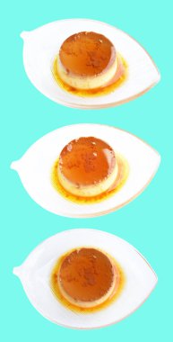 Pişmiş karamel flan şifonlu kek ya da muhallebi keki izole edilmiş, kırpma yolu olmayan gölge yok, naneli arka planda gölge yok, yumurta ve süte dayalı nefis bir tatlı.