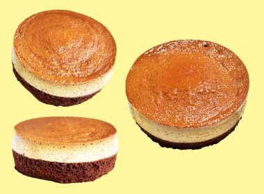 Fırınlanmış karamel gateau flan ya da kremalı şifonlu kek, karamelli flan şifonlu kek izole edilmiş, krema arka planında kırpma yolu olmayan gölge yok.