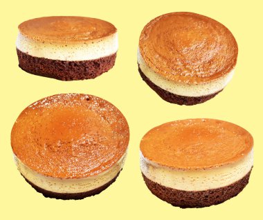 Fırınlanmış karamel gateau flan ya da kremalı şifonlu kek, karamelli flan şifonlu kek izole edilmiş, krema arka planında kırpma yolu olmayan gölge yok.