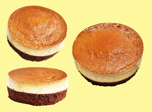 Fırınlanmış karamel gateau flan ya da kremalı şifonlu kek, karamelli flan şifonlu kek izole edilmiş, krema arka planında kırpma yolu olmayan gölge yok.