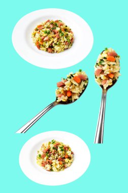 Kırpılmış pirinç, yeşil arka planda gölge yok. Çin pilavı, karışık sebze, yumurta ve sosis (Yangzhou tarzı).)