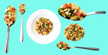 Kırpılmış bir kaşık kızarmış pirinç, yeşil arka planda gölge yok. Çin pilavı, karışık sebze, yumurta ve sosis (Yangzhou tarzı).)