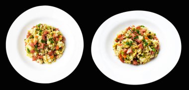 Kırpılmış pirinç, siyah arka planda gölge yok. Çin pilavı, karışık sebze, yumurta ve sosis (Yangzhou tarzı).)