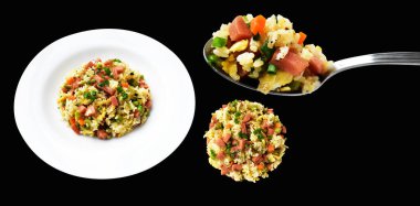 Kırpılmış pirinç, siyah arka planda gölge yok. Çin pilavı, karışık sebze, yumurta ve sosis (Yangzhou tarzı).)