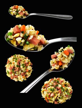 Kırpılmış pirinç, siyah arka planda gölge yok. Çin pilavı, karışık sebze, yumurta ve sosis (Yangzhou tarzı).)