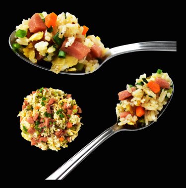 Kırpılmış pirinç, siyah arka planda gölge yok. Çin pilavı, karışık sebze, yumurta ve sosis (Yangzhou tarzı).)