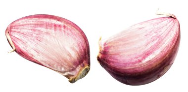 Sarımsak karanfili kırpma yolu ile izole edilmiş, beyaz arka planda gölge yok, malzeme pişirme, mor sarımsak