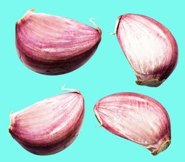 Sarımsak karanfili kırpma yolu ile izole edilmiş, yeşil arka planda gölge yok, malzeme pişirme, mor sarımsak