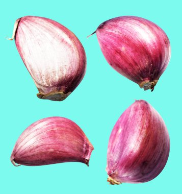 Sarımsak karanfili kırpma yolu ile izole edilmiş, yeşil arka planda gölge yok, malzeme pişirme, mor sarımsak