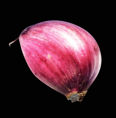 Sarımsak karanfili kırpma yolu ile izole edilmiş, siyah arka planda gölge yok, malzeme pişirme, mor sarımsak