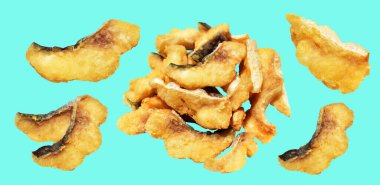 Kızarmış fileto balığı kırpma yolu ile izole edilmiş, yeşil arka planda gölge yok.