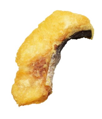 Kızarmış fileto balığı kırpma yolu ile izole edilmiş, beyaz arka planda gölge yok.