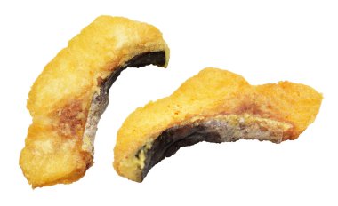 Kızarmış fileto balığı kırpma yolu ile izole edilmiş, beyaz arka planda gölge yok.