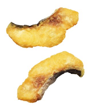 Kızarmış fileto balığı kırpma yolu ile izole edilmiş, beyaz arka planda gölge yok.