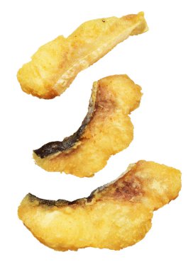 Kızarmış fileto balığı kırpma yolu ile izole edilmiş, beyaz arka planda gölge yok.