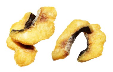 Kızarmış fileto balığı kırpma yolu ile izole edilmiş, beyaz arka planda gölge yok.