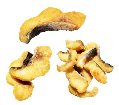 Kızarmış fileto balığı kırpma yolu ile izole edilmiş, beyaz arka planda gölge yok.