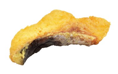 Kızarmış fileto balığı kırpma yolu ile izole edilmiş, beyaz arka planda gölge yok.