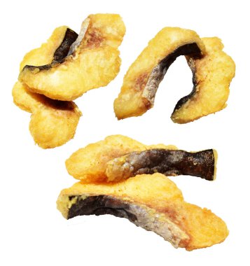 Kızarmış fileto balığı kırpma yolu ile izole edilmiş, beyaz arka planda gölge yok.