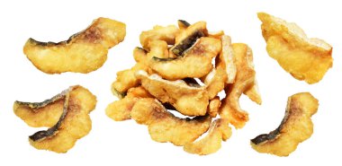 Kızarmış fileto balığı kırpma yolu ile izole edilmiş, beyaz arka planda gölge yok.