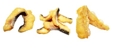 Kızarmış fileto balığı kırpma yolu ile izole edilmiş, beyaz arka planda gölge yok.