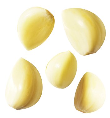 Taze soyulmuş sarımsak eldivenleri kırpma yolu ile izole edilmiş, beyaz arka planda gölge yok.