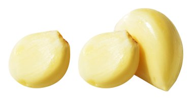 Taze soyulmuş sarımsak eldivenleri kırpma yolu ile izole edilmiş, beyaz arka planda gölge yok.