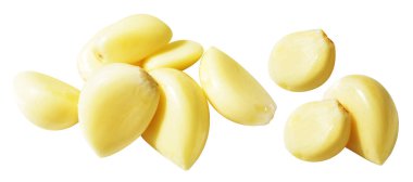 Taze soyulmuş sarımsak eldivenleri kırpma yolu ile izole edilmiş, beyaz arka planda gölge yok.