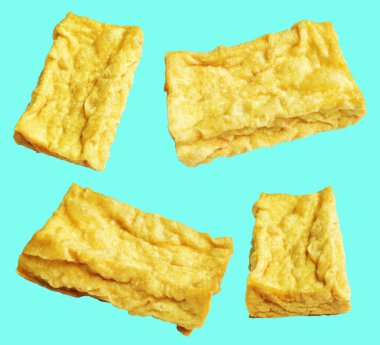 Kızarmış tofu, kırpma yolu ile izole edilmiş, yeşil arka planda gölge yok, Vietnam stili, soya fasulyesinden yapılmış vejetaryen ya da vejetaryen ve diyet.