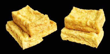 Kızarmış tofu, kırpma yolu ile izole edilmiş, siyah arka planda gölge yok, Vietnam stili, soya fasulyesinden yapılmış vejetaryen ya da vejetaryen ve diyet