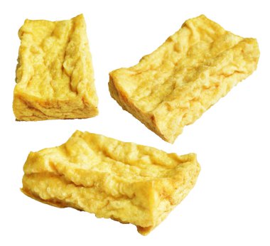 Kızarmış tofu, kırpma yolu ile izole edilmiş, beyaz arka planda gölge yok, Vietnam stili, soya fasulyesinden yapılmış vejetaryen ya da vejetaryen ve diyet.