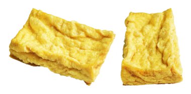 Kızarmış tofu, kırpma yolu ile izole edilmiş, beyaz arka planda gölge yok, Vietnam stili, soya fasulyesinden yapılmış vejetaryen ya da vejetaryen ve diyet.