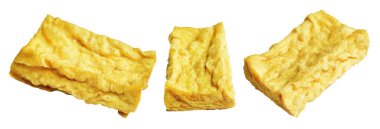 Kızarmış tofu, kırpma yolu ile izole edilmiş, beyaz arka planda gölge yok, Vietnam stili, soya fasulyesinden yapılmış vejetaryen ya da vejetaryen ve diyet.