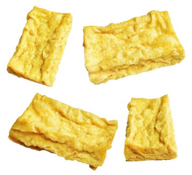 Kızarmış tofu, kırpma yolu ile izole edilmiş, beyaz arka planda gölge yok, Vietnam stili, soya fasulyesinden yapılmış vejetaryen ya da vejetaryen ve diyet.