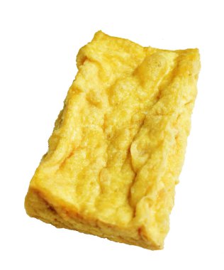 Kızarmış tofu, kırpma yolu ile izole edilmiş, beyaz arka planda gölge yok, Vietnam stili, soya fasulyesinden yapılmış vejetaryen ya da vejetaryen ve diyet.