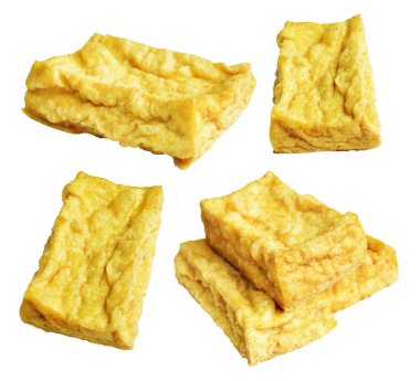 Kızarmış tofu, kırpma yolu ile izole edilmiş, beyaz arka planda gölge yok, Vietnam stili, soya fasulyesinden yapılmış vejetaryen ya da vejetaryen ve diyet.