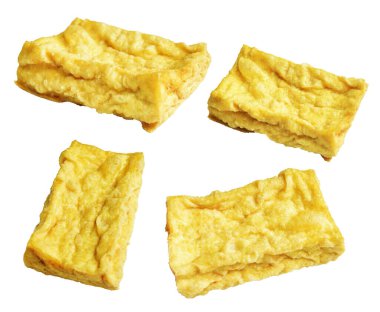 Kızarmış tofu, kırpma yolu ile izole edilmiş, beyaz arka planda gölge yok, Vietnam stili, soya fasulyesinden yapılmış vejetaryen ya da vejetaryen ve diyet.