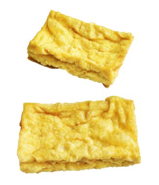 Kızarmış tofu, kırpma yolu ile izole edilmiş, beyaz arka planda gölge yok, Vietnam stili, soya fasulyesinden yapılmış vejetaryen ya da vejetaryen ve diyet.