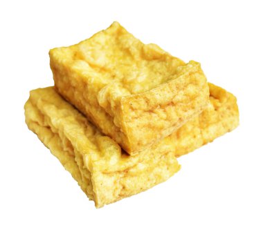 Kızarmış tofu, kırpma yolu ile izole edilmiş, beyaz arka planda gölge yok, Vietnam stili, soya fasulyesinden yapılmış vejetaryen ya da vejetaryen ve diyet.