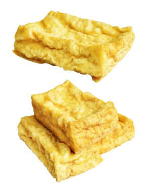 Kızarmış tofu, kırpma yolu ile izole edilmiş, beyaz arka planda gölge yok, Vietnam stili, soya fasulyesinden yapılmış vejetaryen ya da vejetaryen ve diyet.