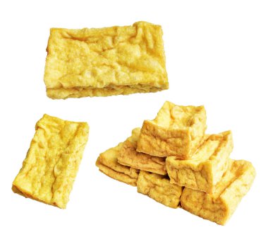 Kızarmış tofu, kırpma yolu ile izole edilmiş, beyaz arka planda gölge yok, Vietnam stili, soya fasulyesinden yapılmış vejetaryen ya da vejetaryen ve diyet.