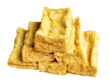 Kızarmış tofu, kırpma yolu ile izole edilmiş, beyaz arka planda gölge yok, Vietnam stili, soya fasulyesinden yapılmış vejetaryen ya da vejetaryen ve diyet.