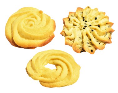 Pipolu tereyağlı kurabiyeler. Rosette şeklinde. Kırpma yolu ile izole edilmiş.