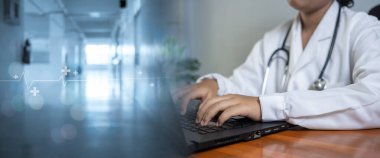 Doktorlar tıbbi bilgileri araştırmak için bilgisayarları kullanır. tıbbi konsept